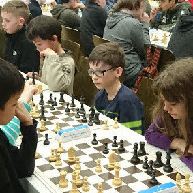 Schach spielende Kinder bei Schachfreunde Brand 1981 e.V.